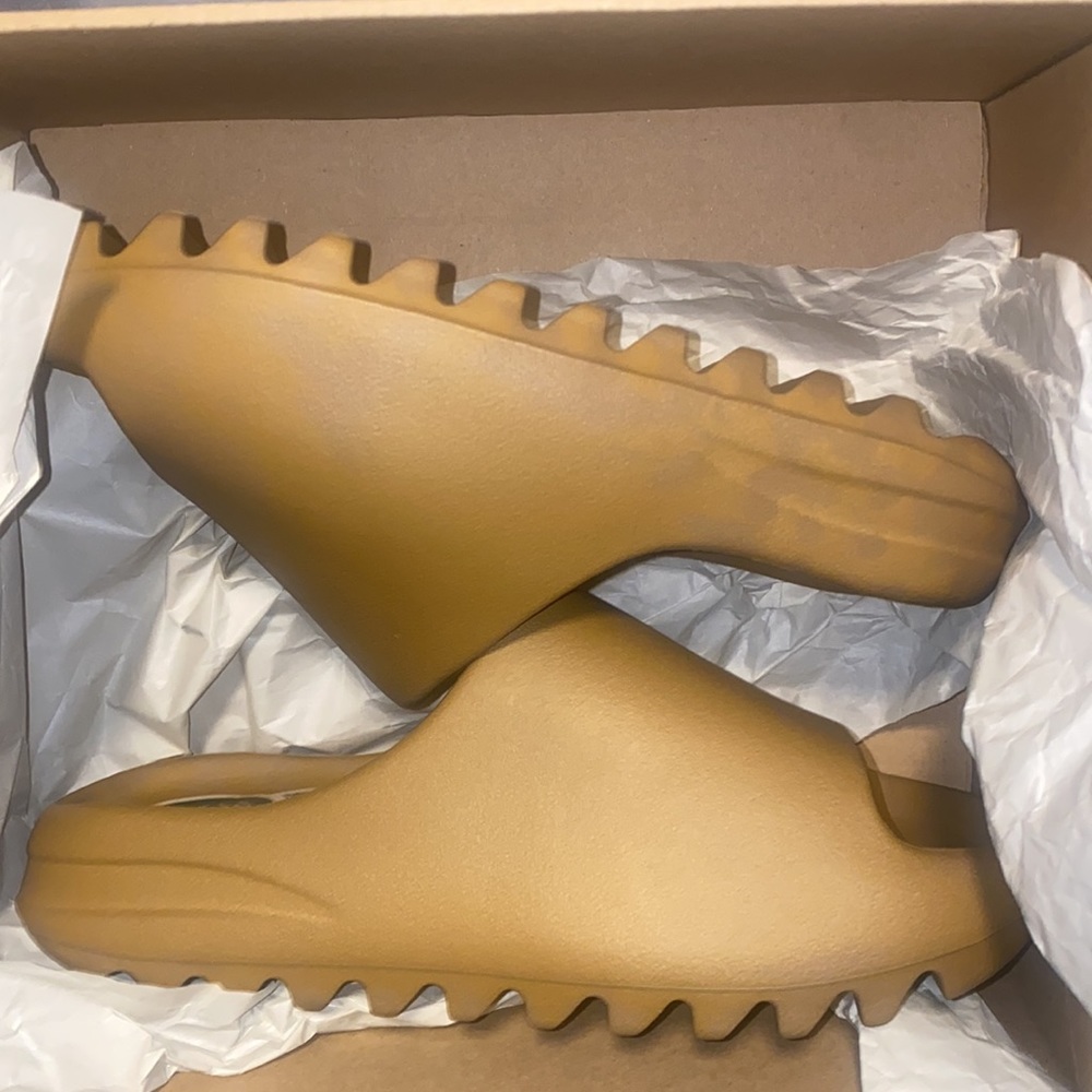 Deadstock adidas yeezy slides